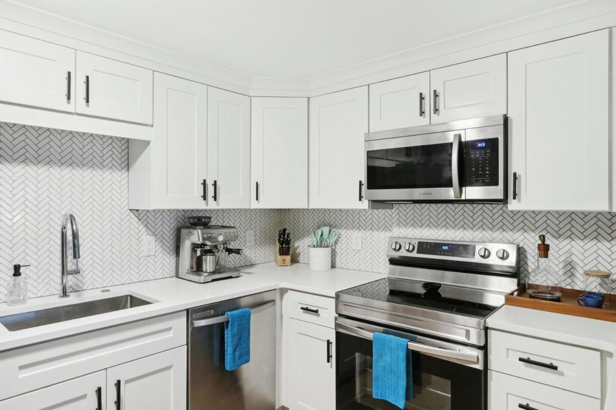 New Southie Penthouse With Private Roof Deck Apartment