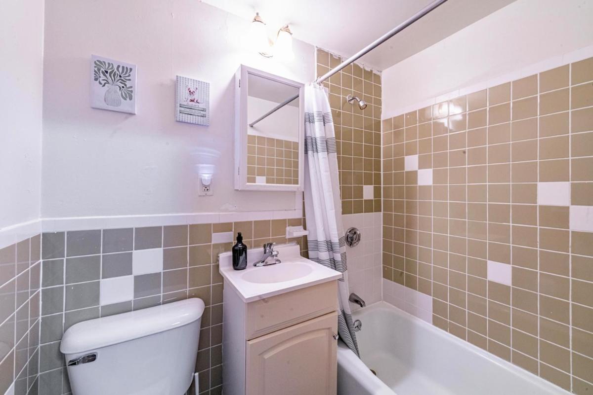 Cozy Near Massart & Longwood, 3-min Walk To T Apartment