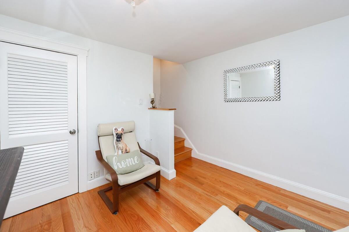 Eastie Roomy 3br With Easy And Airport Access Apartment *