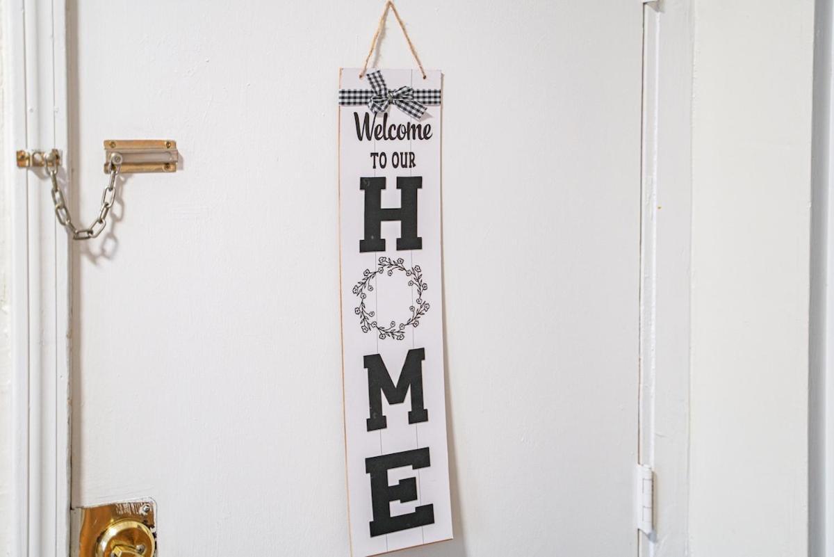 Cozy Near Massart & Longwood, 3-min Walk To T Apartment