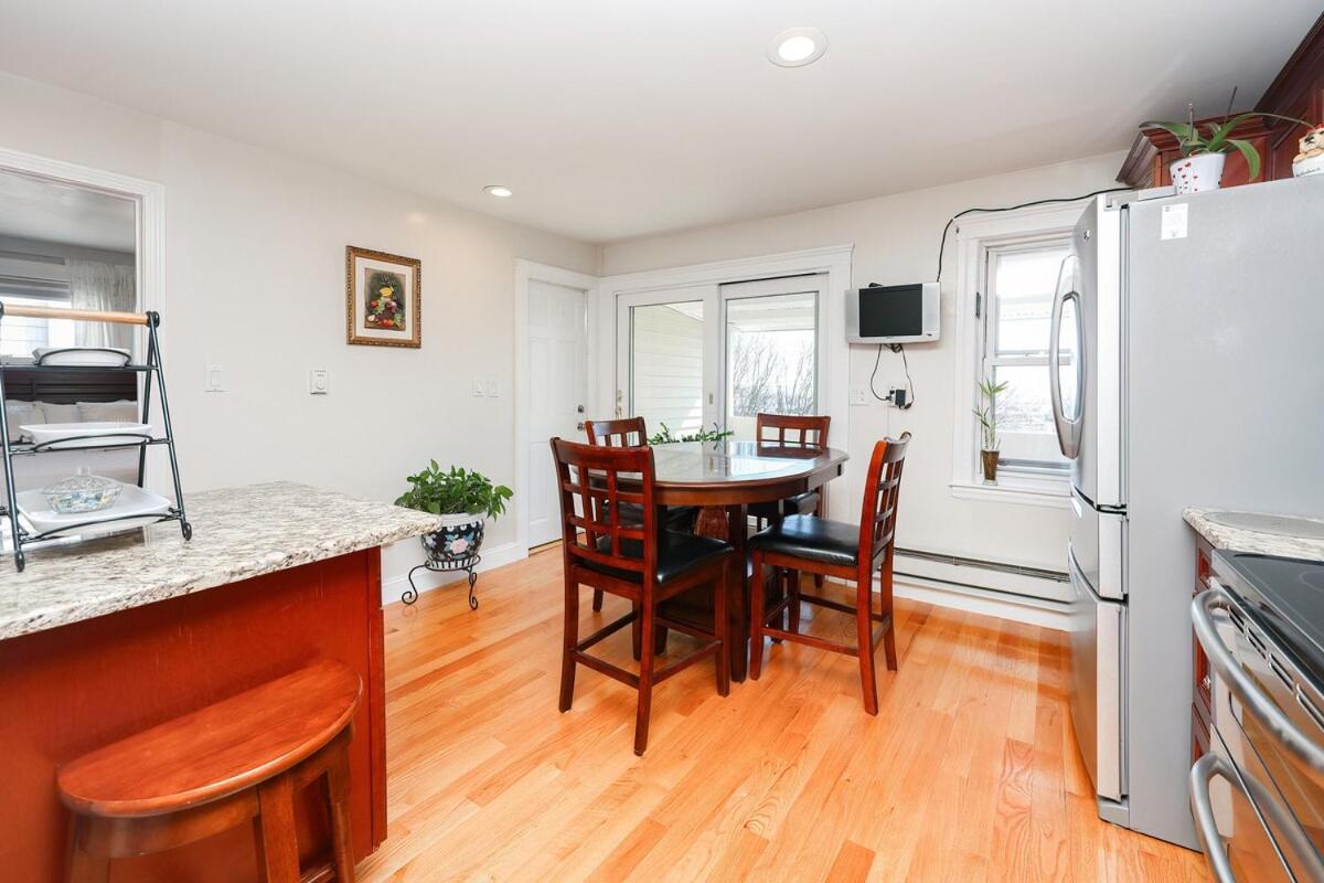 Apartment Eastie Roomy 3br With Easy And Airport Access Boston
