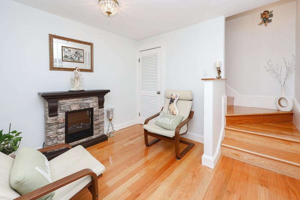 Eastie Roomy 3br With Easy And Airport Access Apartment *