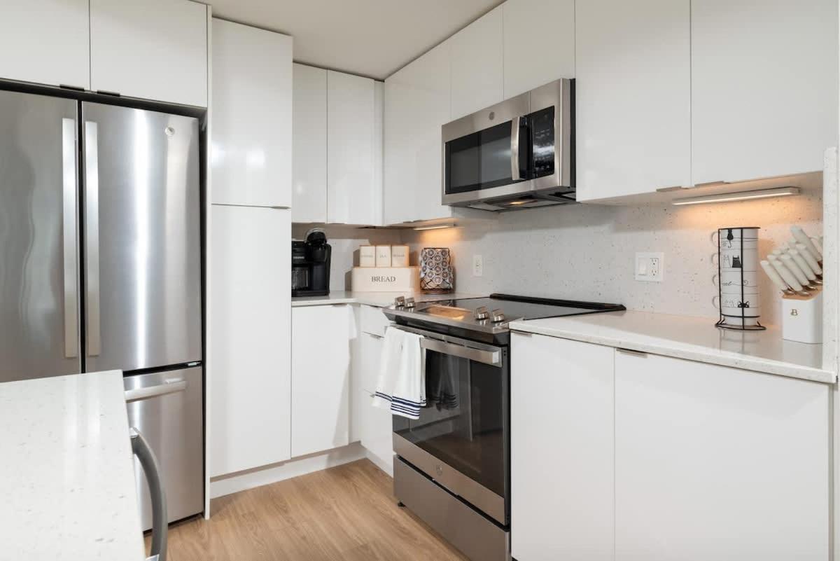 Apartment 2br In Downtown & T-station *