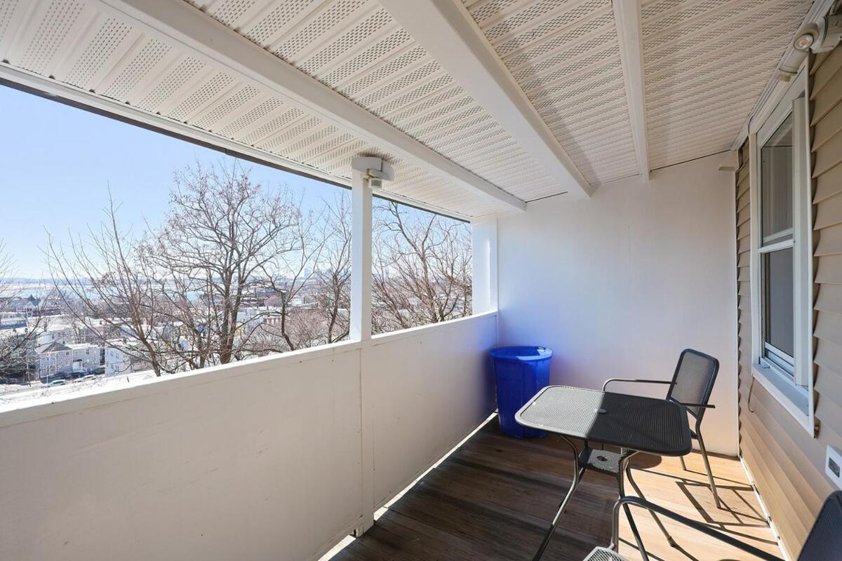 Eastie Roomy 3br With Easy And Airport Access Apartment *