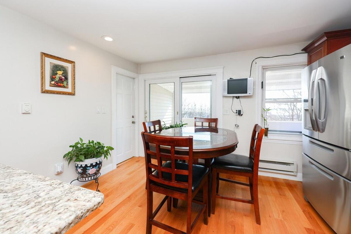 Eastie Roomy 3br With Easy And Airport Access *