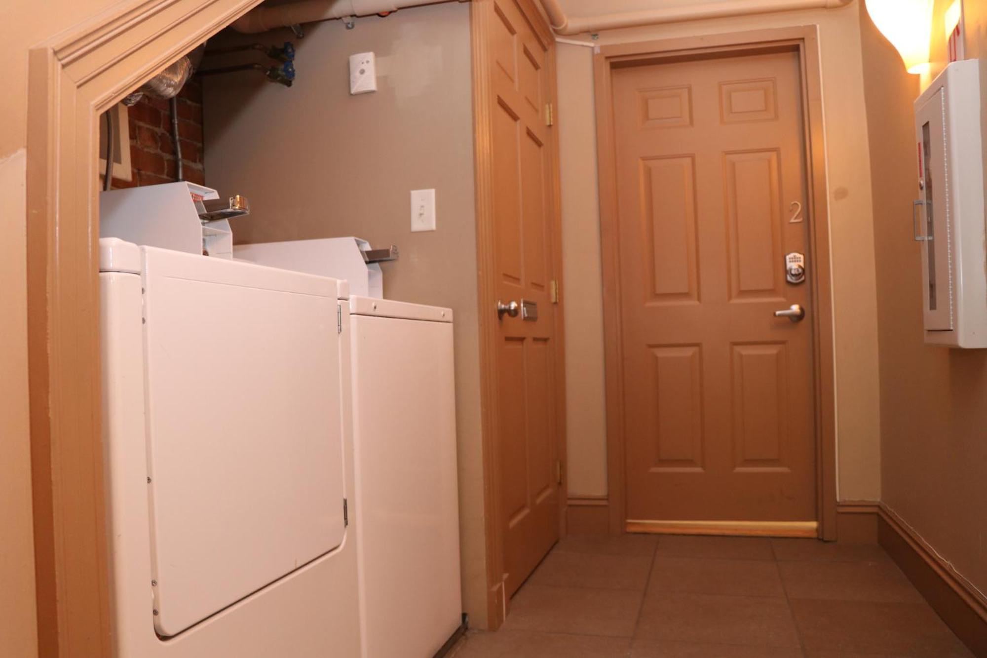 Stylish Downtown In The Southend, C.ave# 3