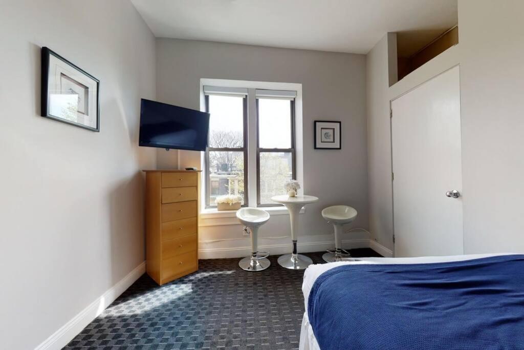 Stylish Downtown In The Boston, C.ave #34 4*