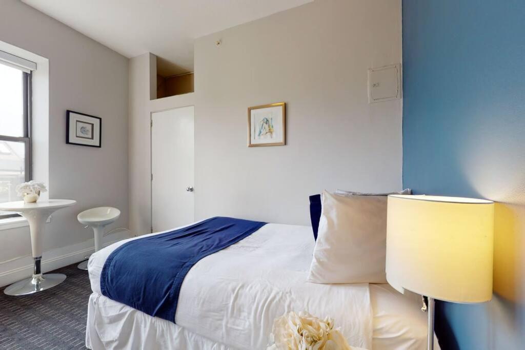 Stylish Downtown In The Boston, C.ave #34