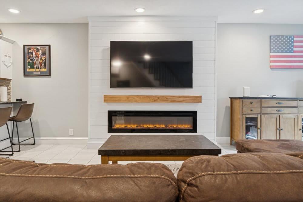 Holiday home Heart Of Southie - Hot Tub + Walk To Bars