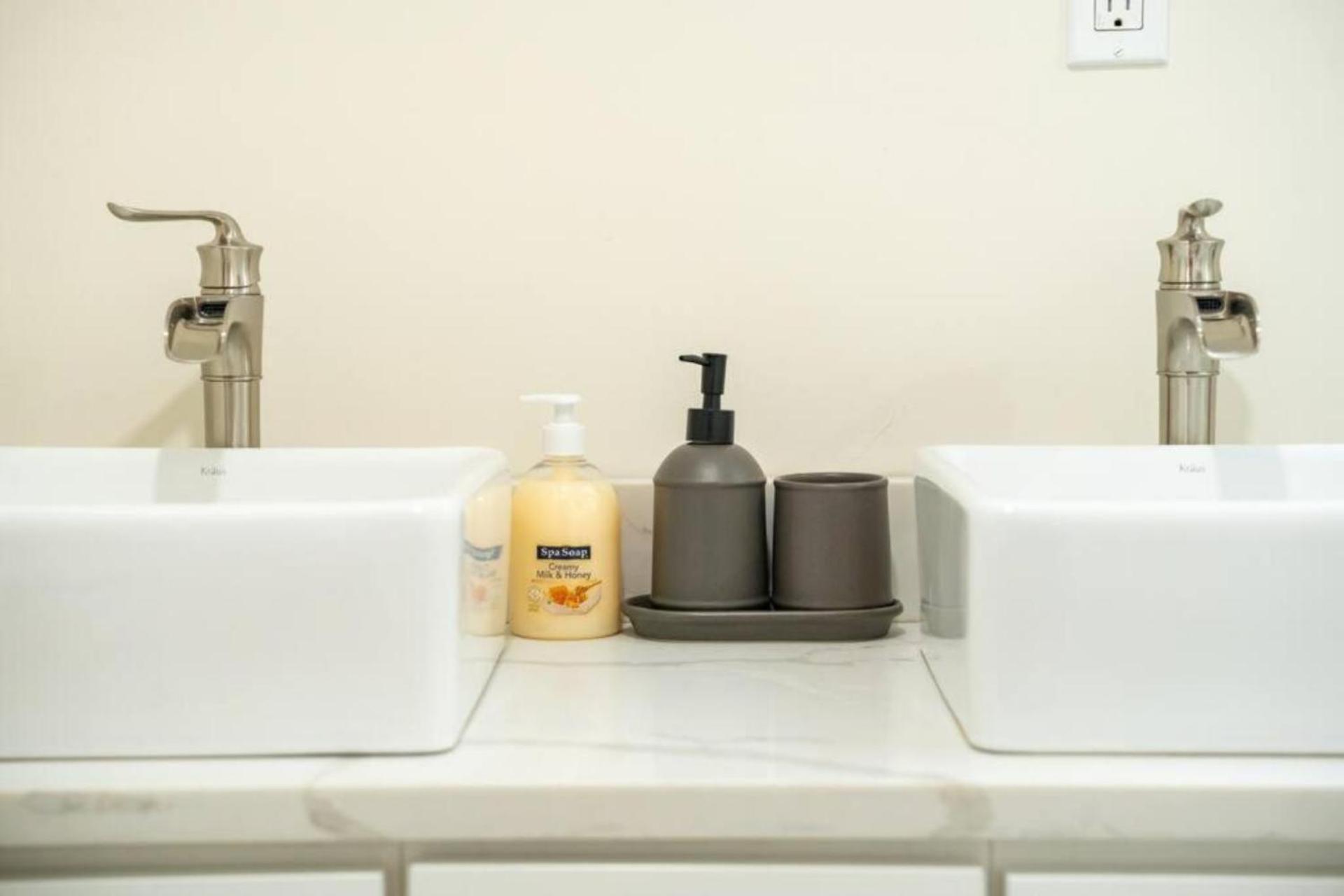 Apartment 80-3 3br - Cozy Near Dorchester Center *