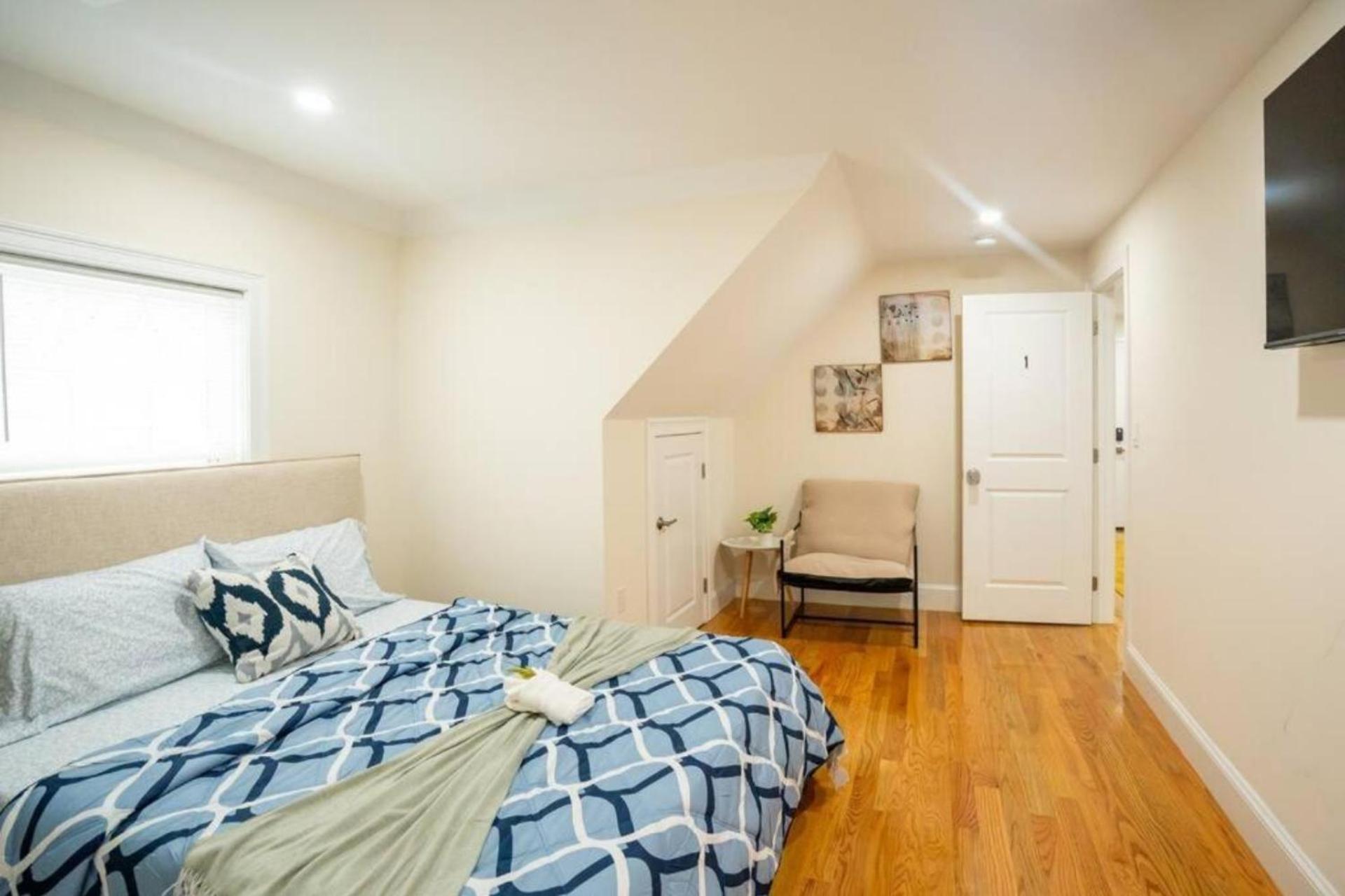 80-3 3br - Cozy Near Dorchester Center *