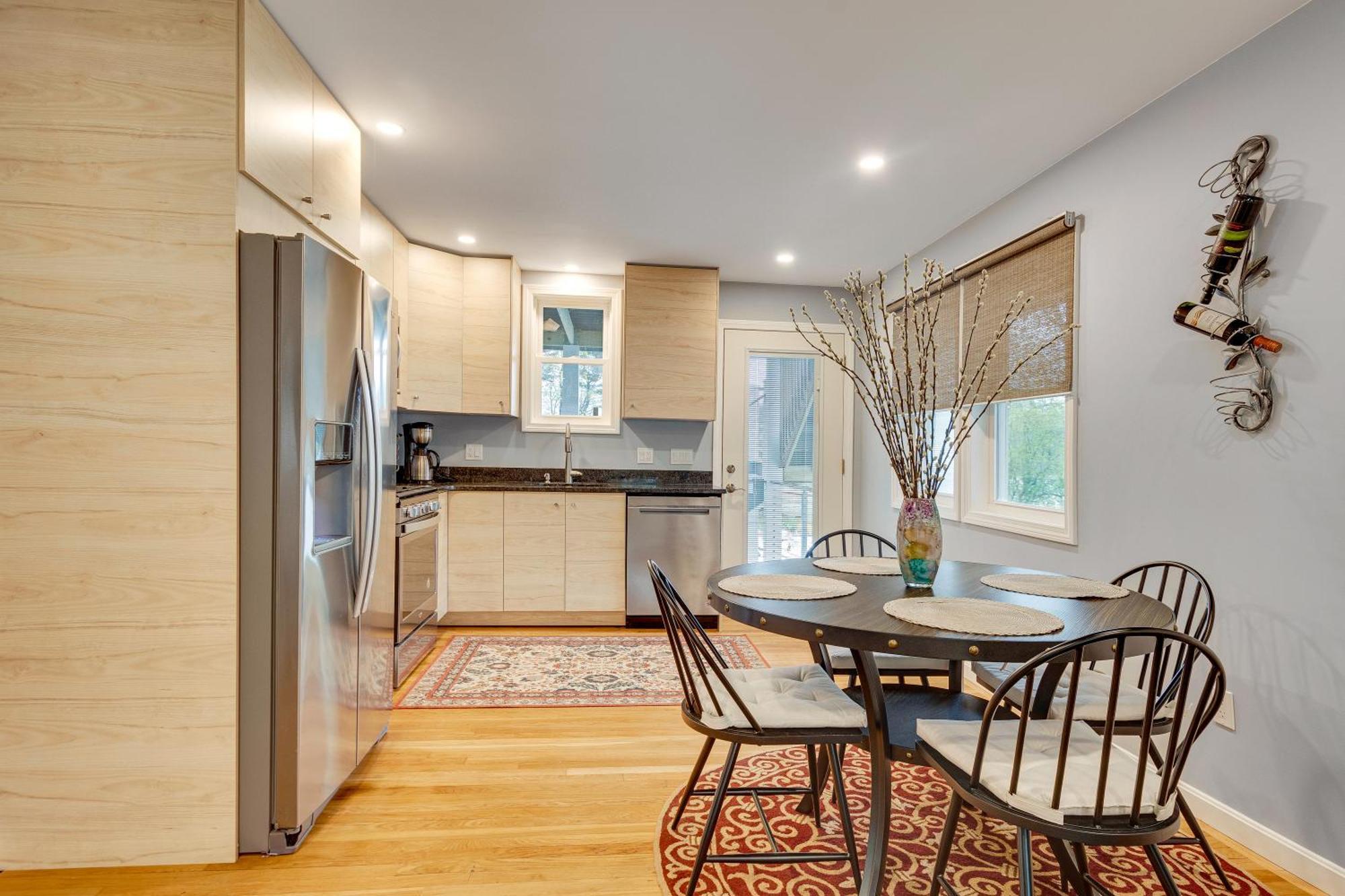 2br Dog-friendly In 2-fam - Comfy Retreat Apartment *