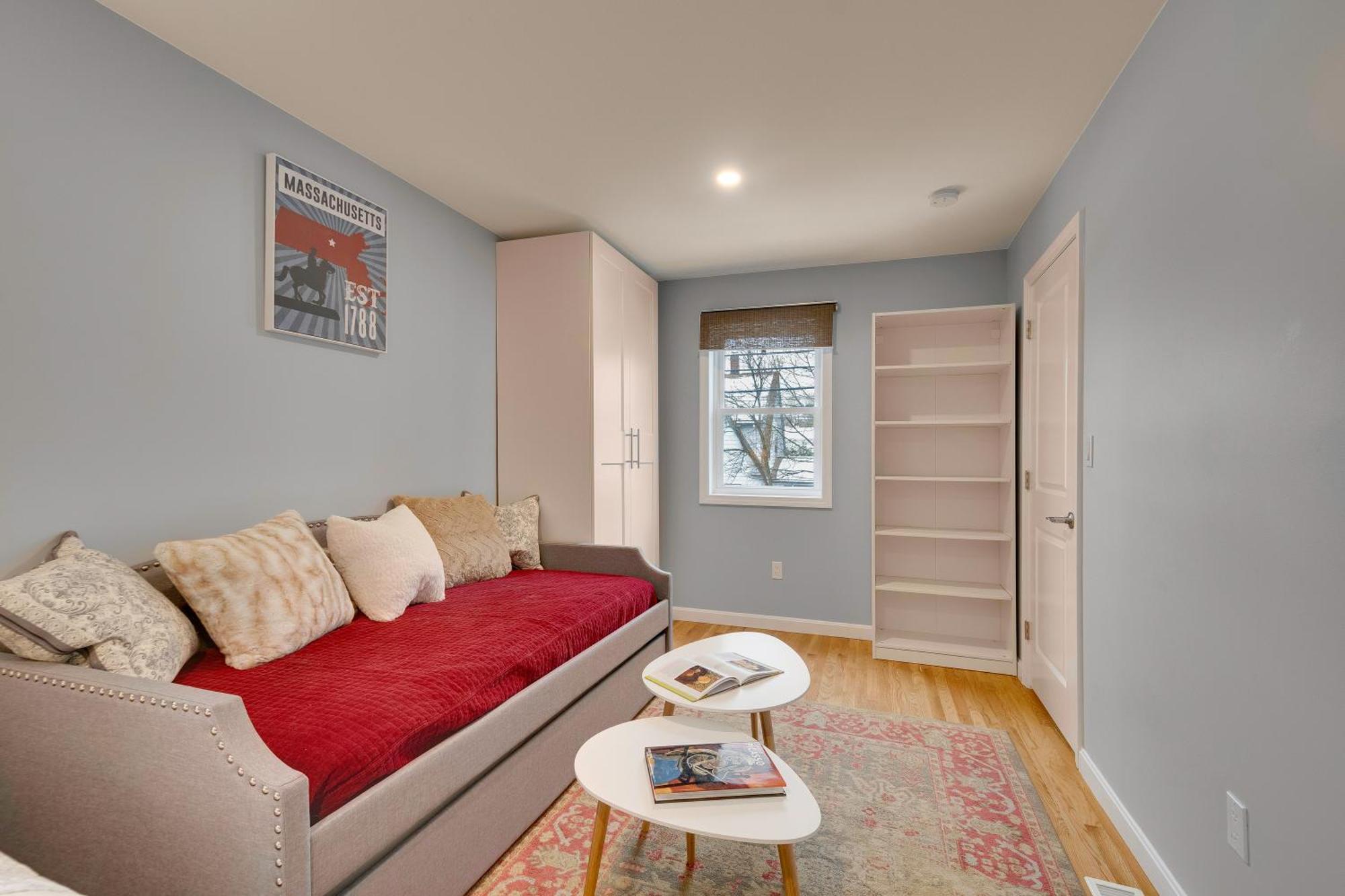 Apartment 2br Dog-friendly In 2-fam - Comfy Retreat *