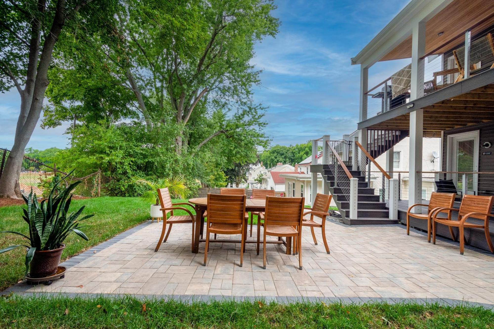 2br Dog-friendly In 2-fam - Comfy Retreat Apartment *