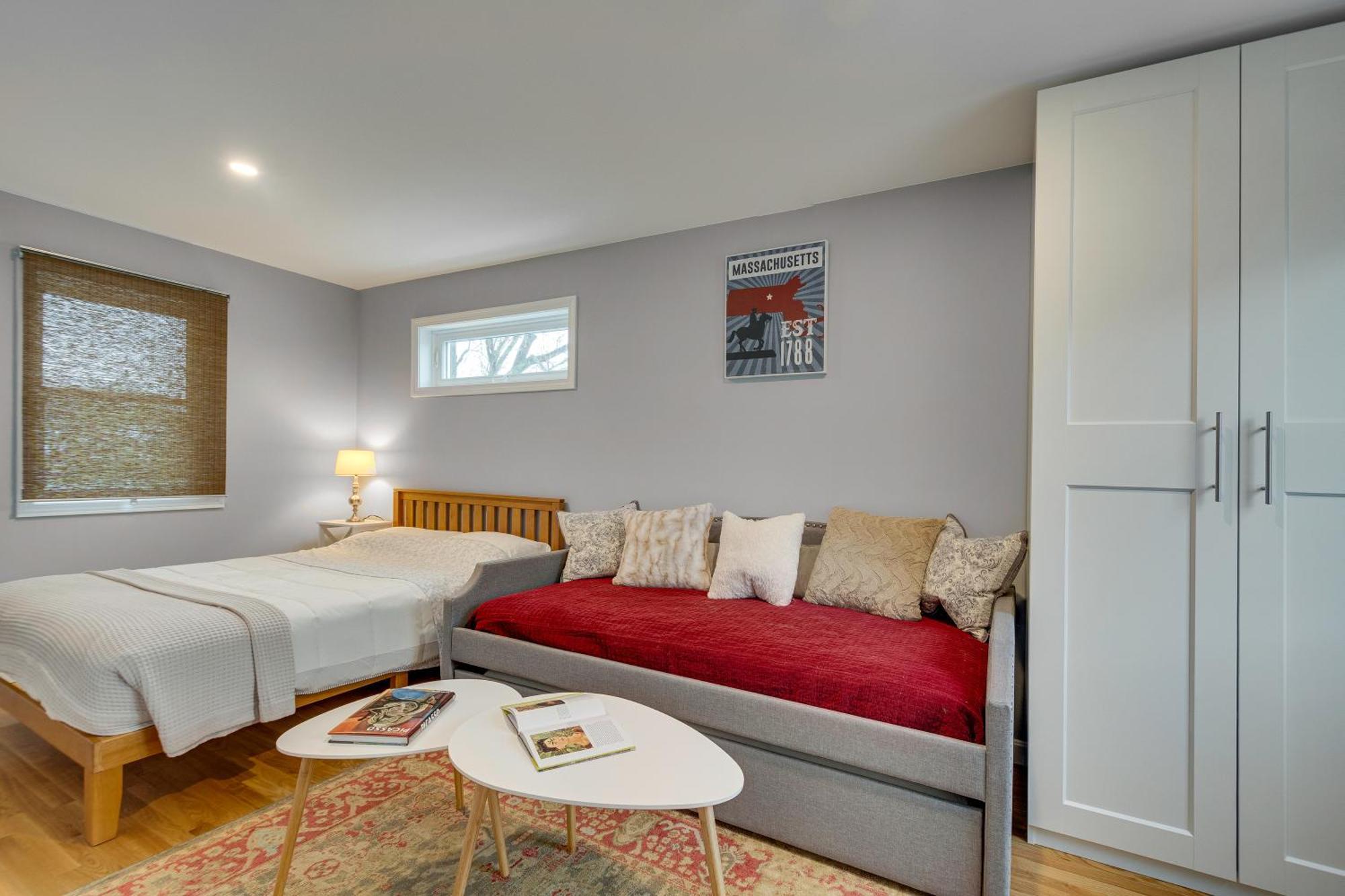 2br Dog-friendly In 2-fam - Comfy Retreat Apartment *