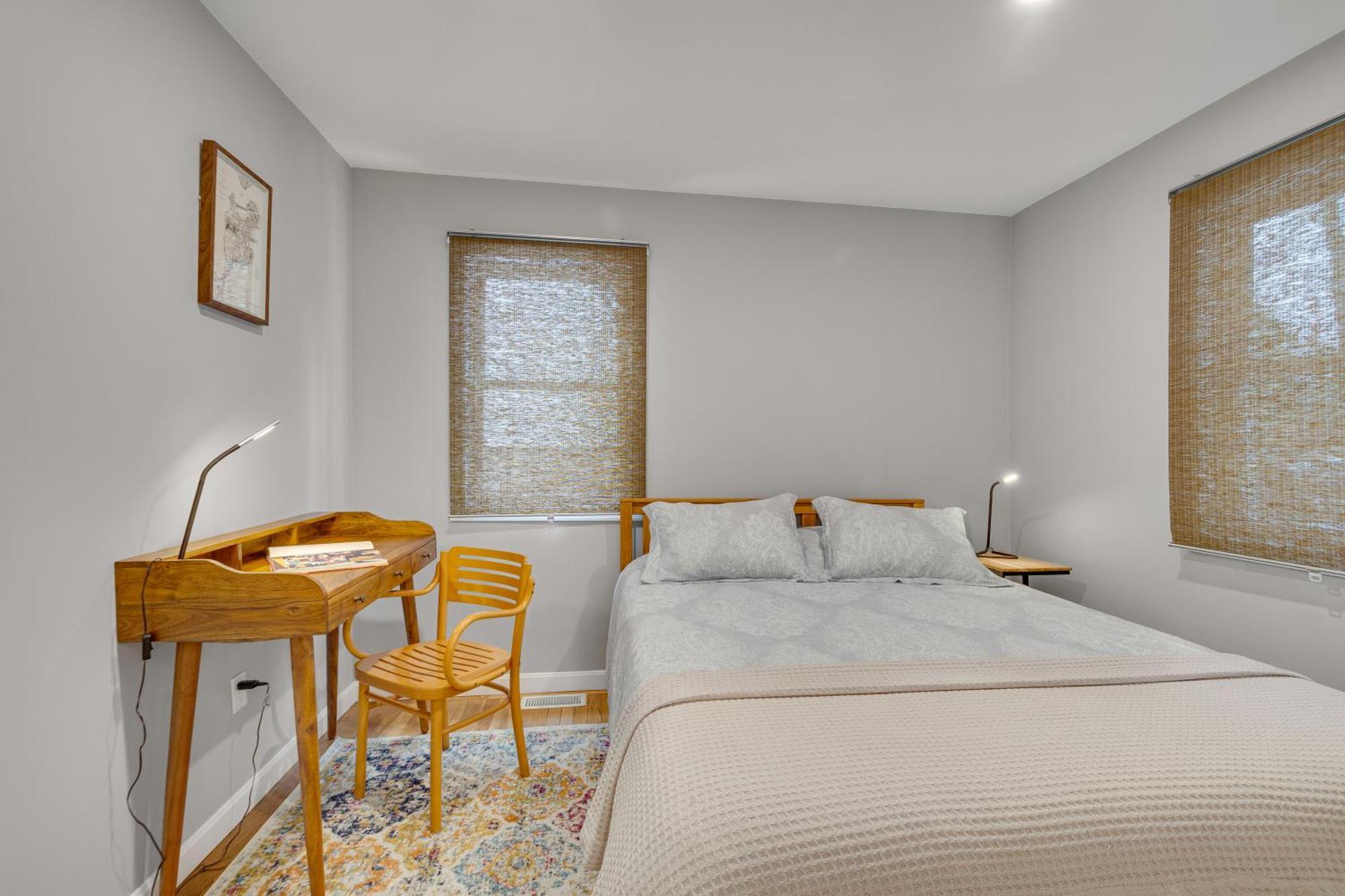 2br Dog-friendly In 2-fam - Comfy Retreat *