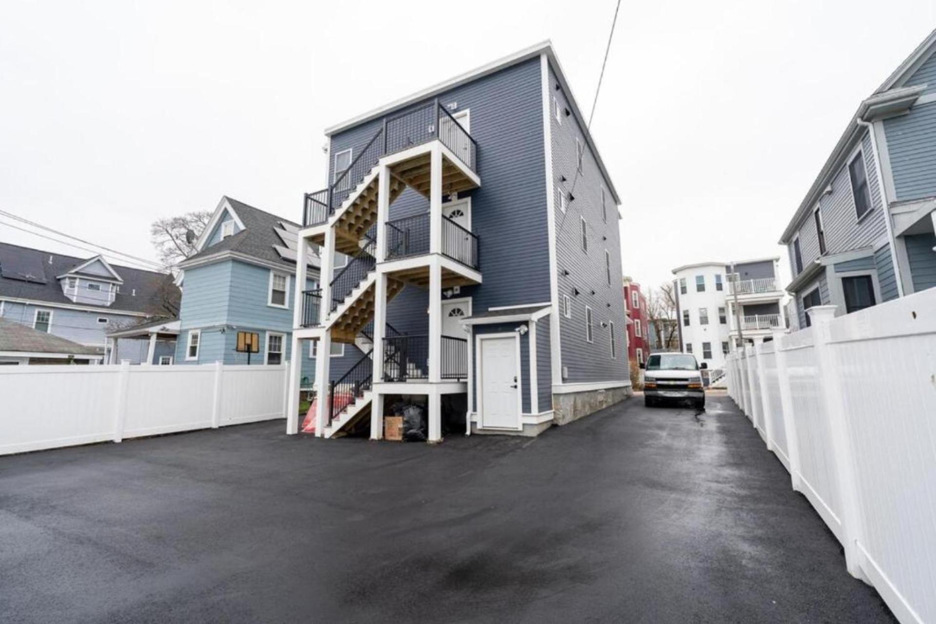 558-2 3br - Modern Nest Near Franklin Park * Boston