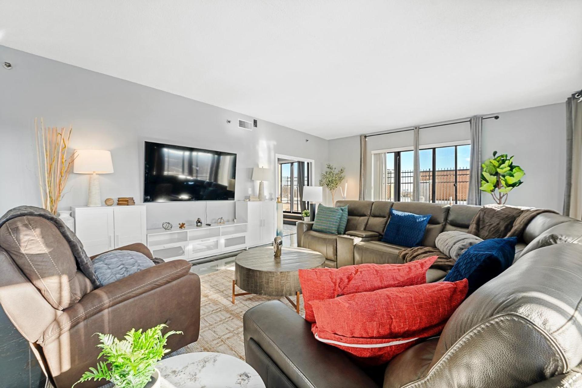 Apartment Luxury Massive Penthouse In Watertown Boston