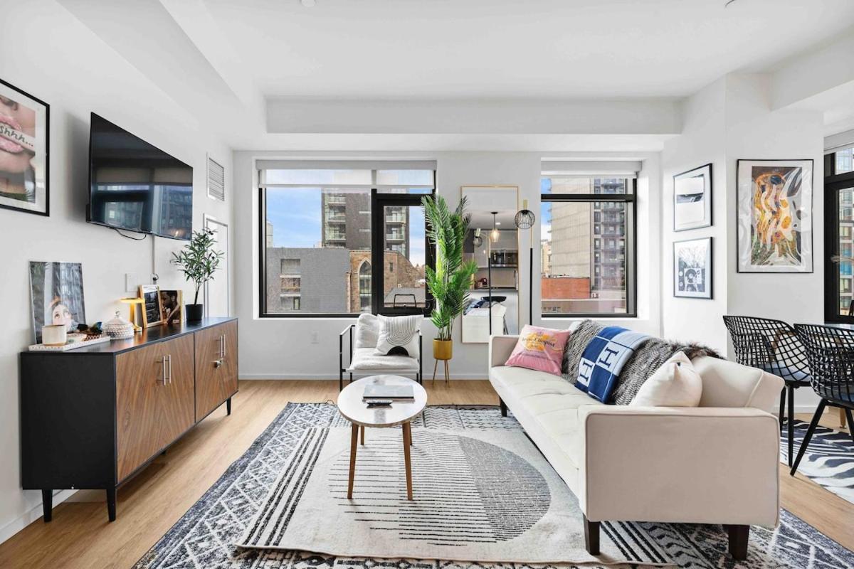 Elegant With Pool And Fitness Center Apartment Boston