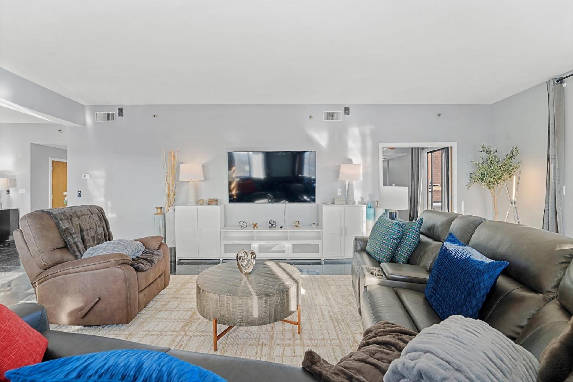 Luxury Massive Penthouse In Watertown Apartment