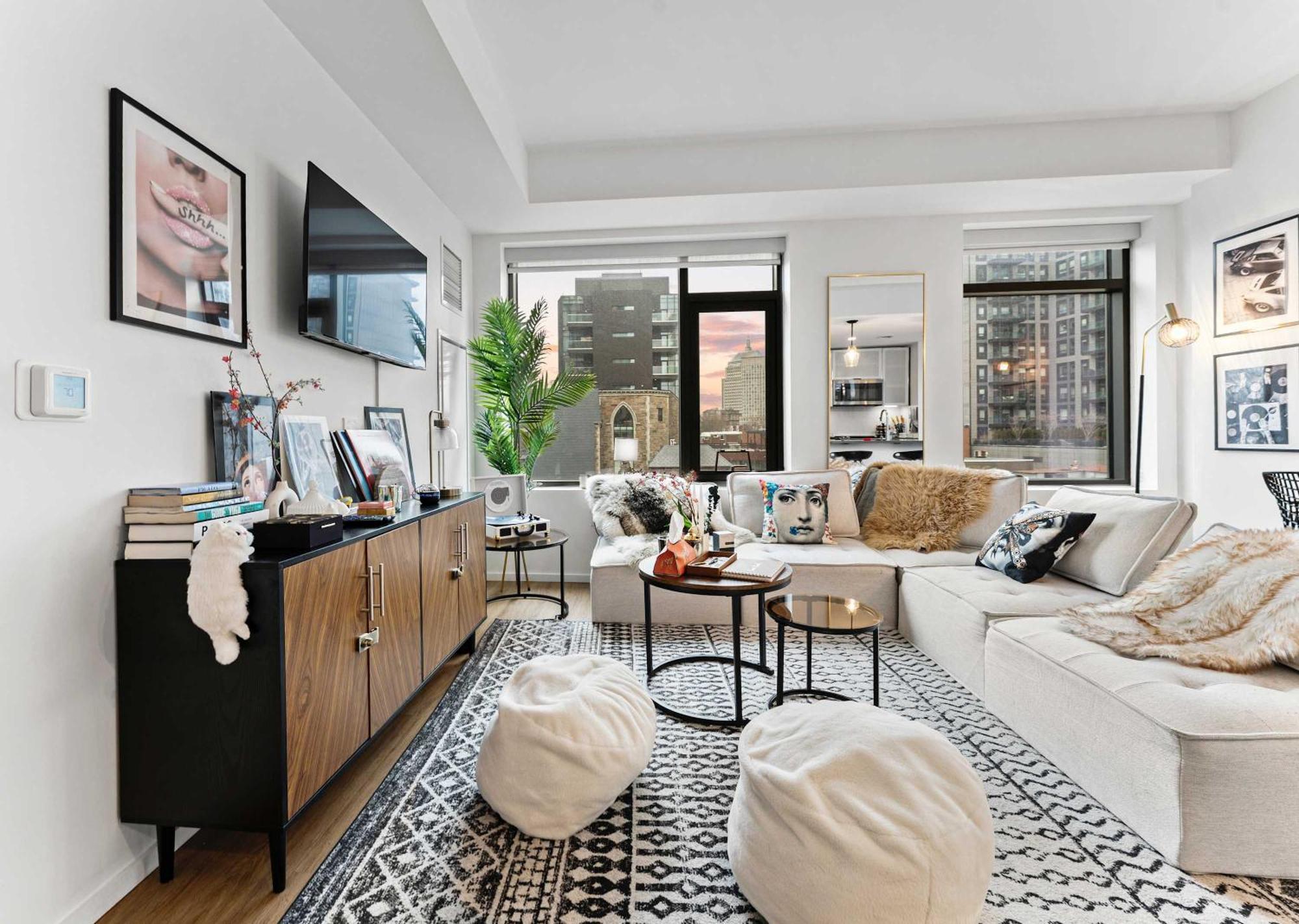 Two-bedroom Family Downtown Pool Apartment Boston