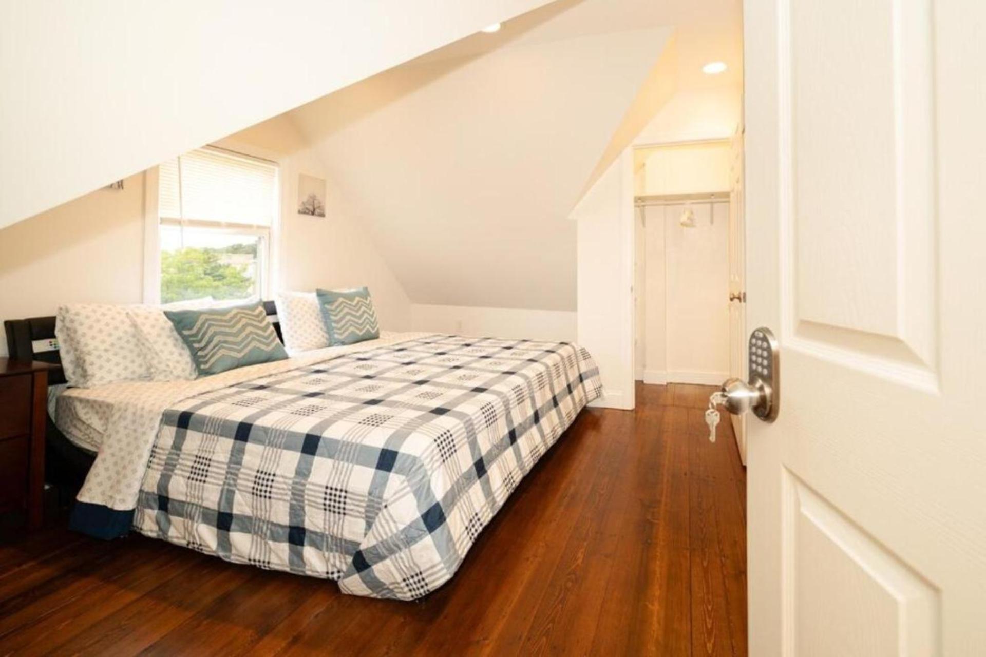 Comfortable 4br Getaway - Pet-friendly - Near I-93 & Red Line 988 *