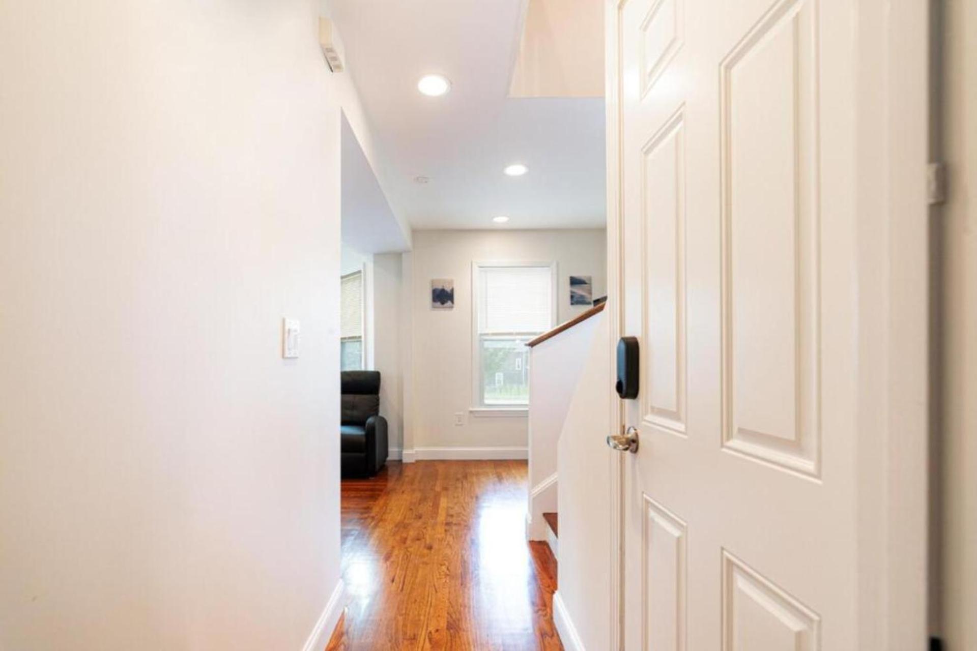 Apartment Comfortable 4br Getaway - Pet-friendly - Near I-93 & Red Line 988 *