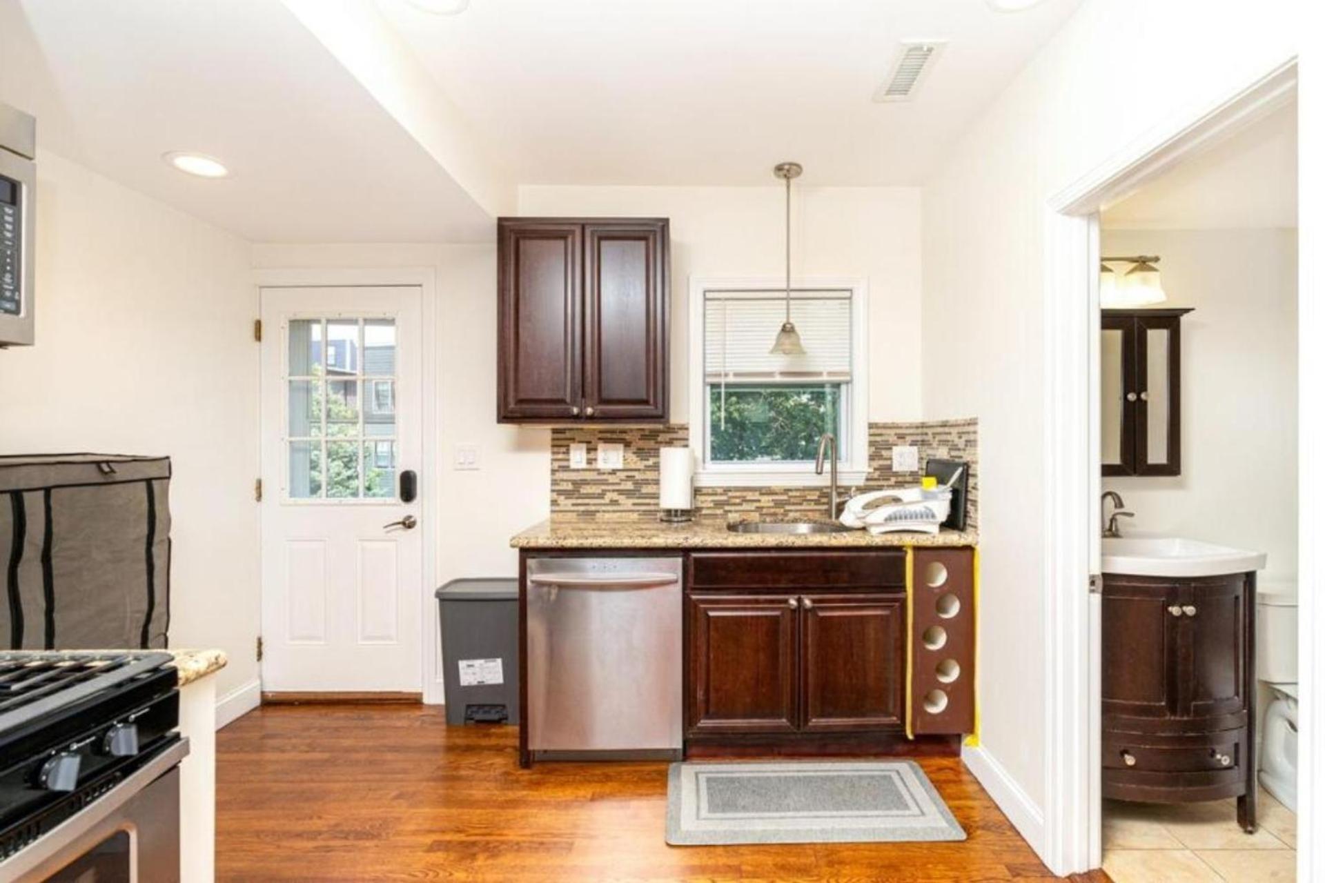 Apartment Comfortable 4br Getaway - Pet-friendly - Near I-93 & Red Line 988