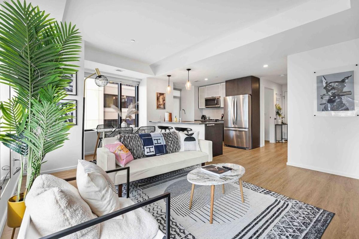 Apartment Elegant With Pool And Fitness Center Boston