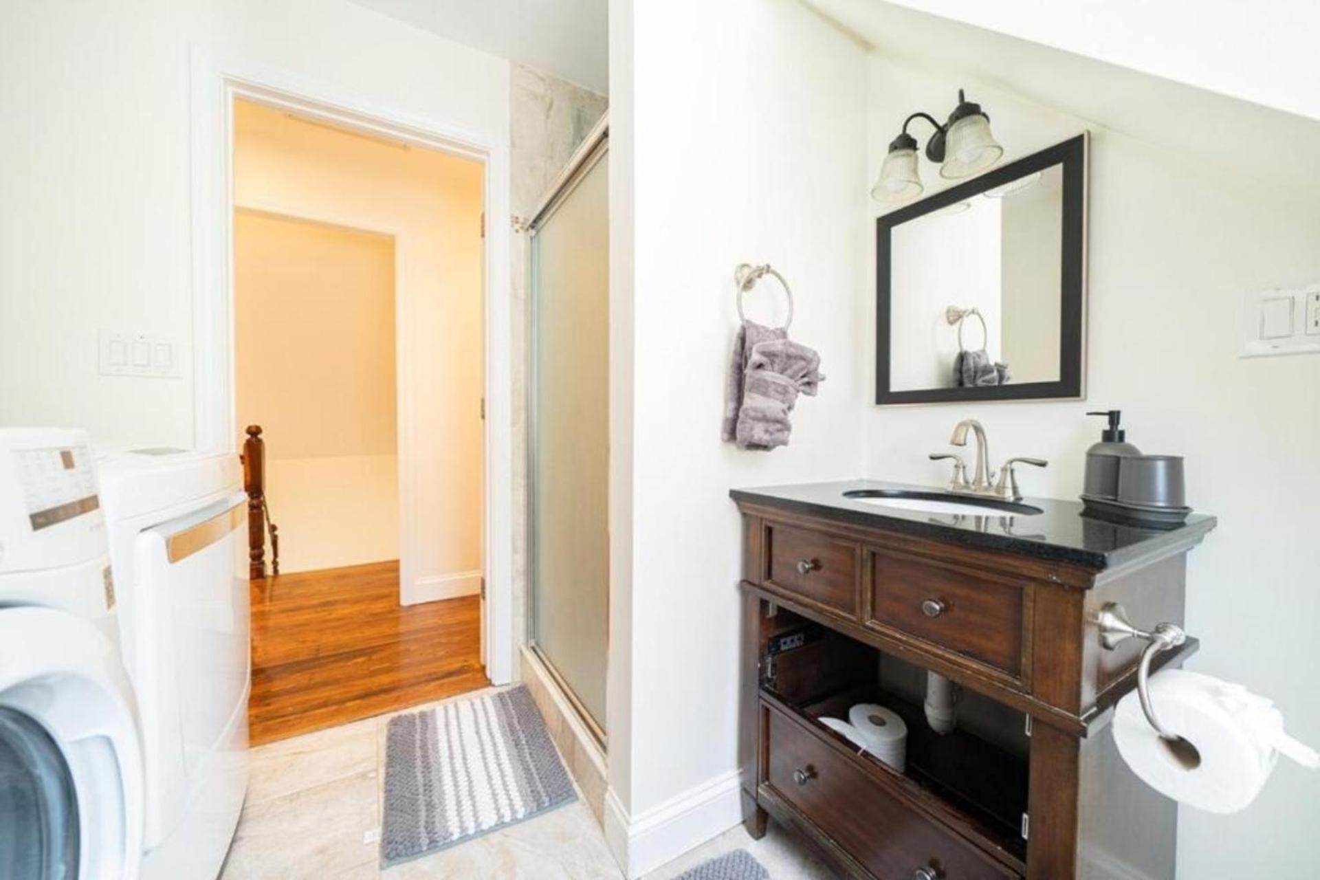 Comfortable 4br Getaway - Pet-friendly - Near I-93 & Red Line 988