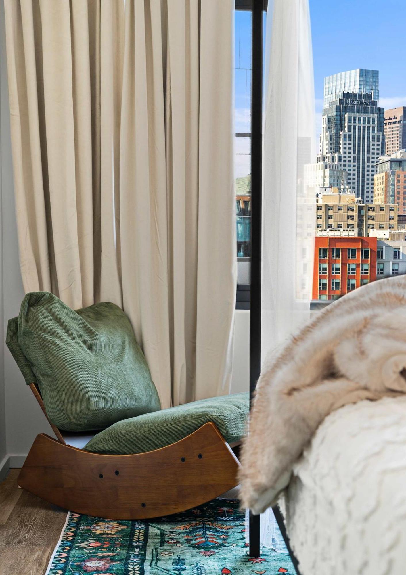 Cozy Family In With A Pool And Gym Apartment