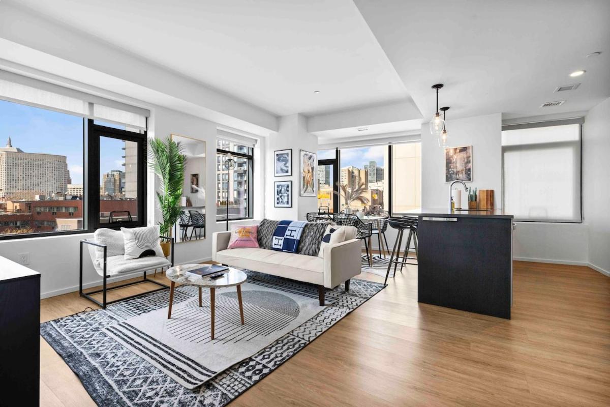 Elegant With Pool And Fitness Center Apartment Boston