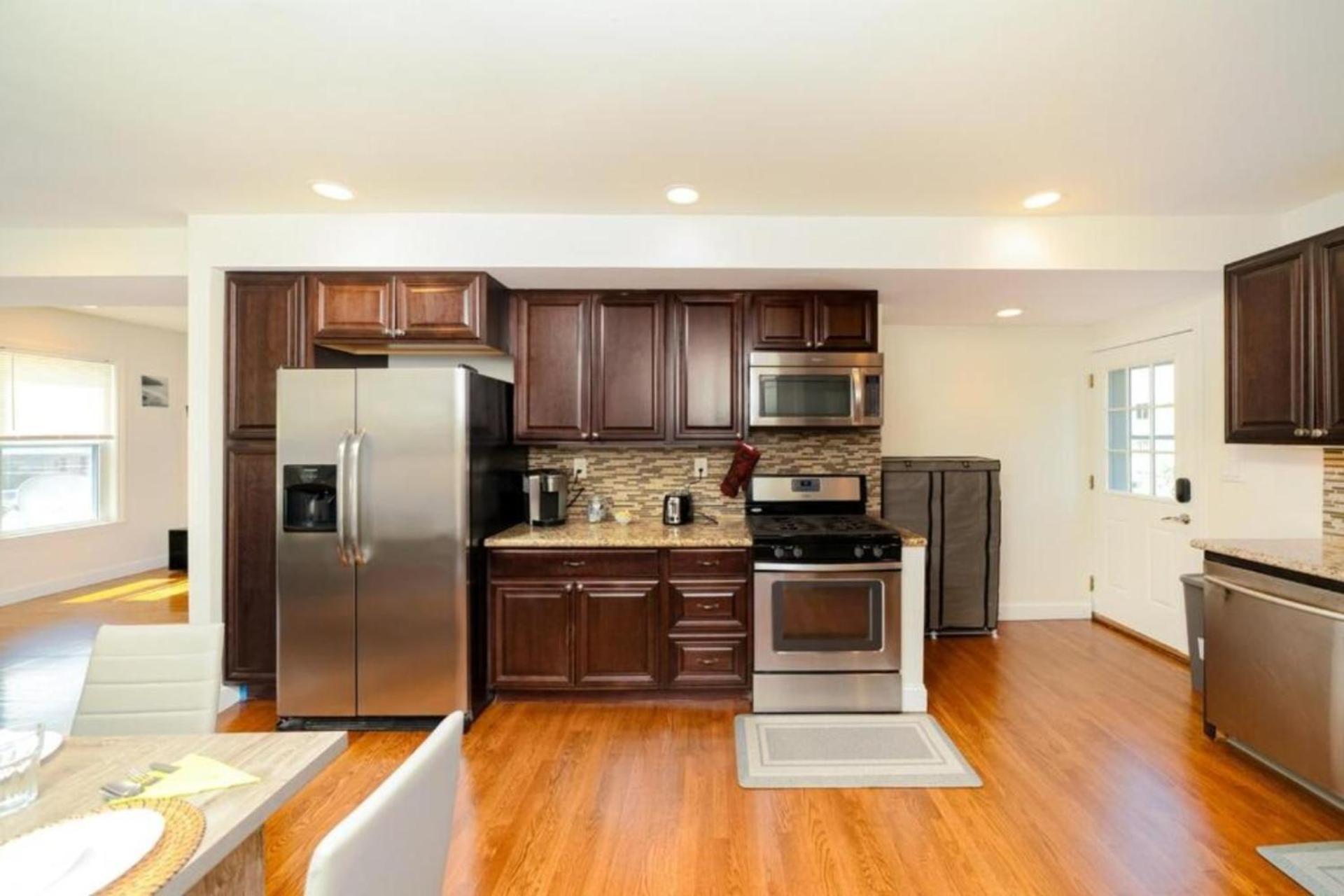 Apartment Comfortable 4br Getaway - Pet-friendly - Near I-93 & Red Line 988 *