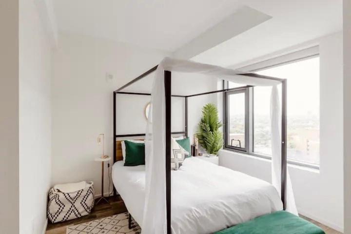 Splendid One-bedroom Sanctuary In Apartment