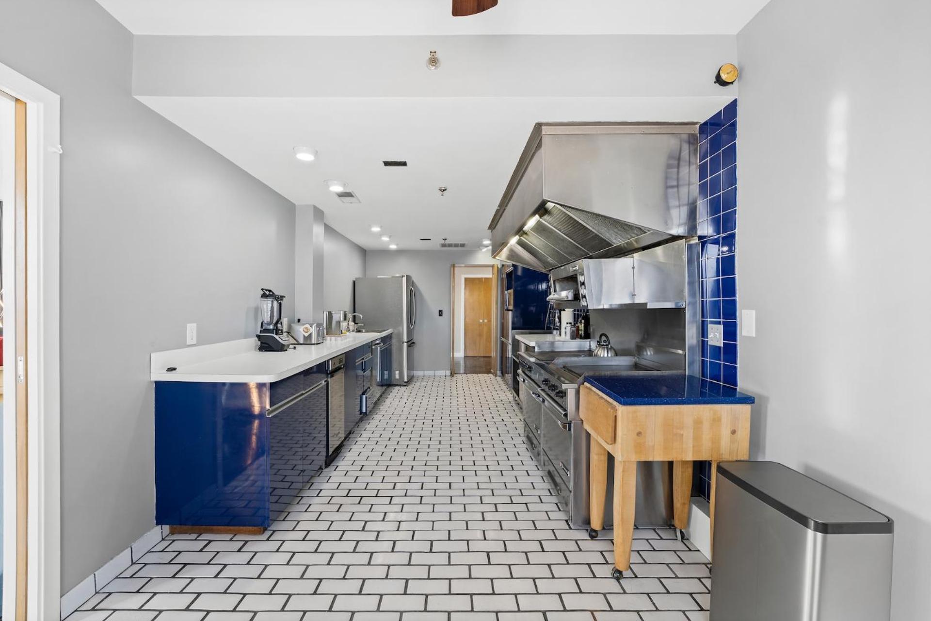 Apartment Luxury Massive Penthouse In Watertown Boston