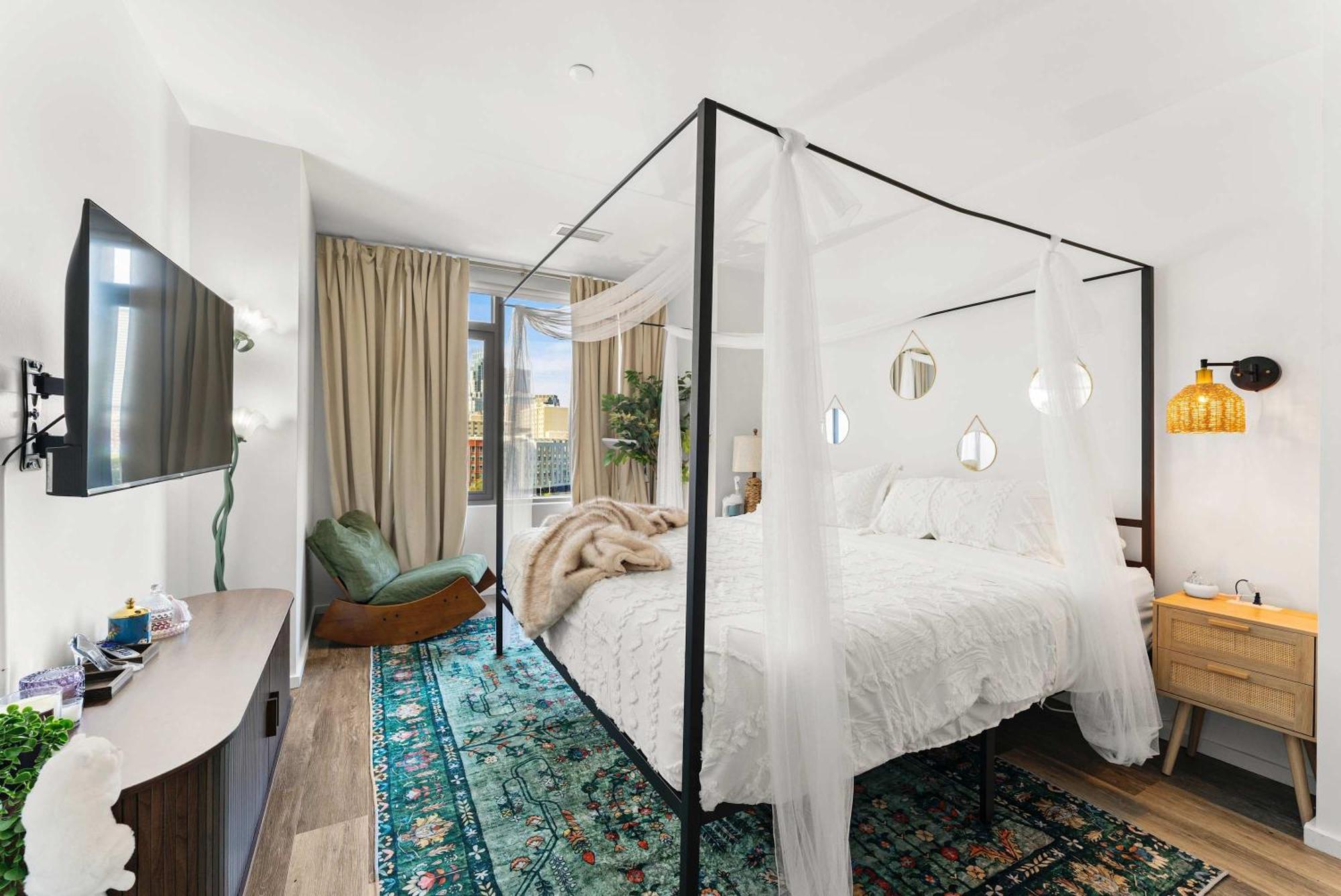 The Dazzling Two-bedroom Two-bath In Apartment Boston