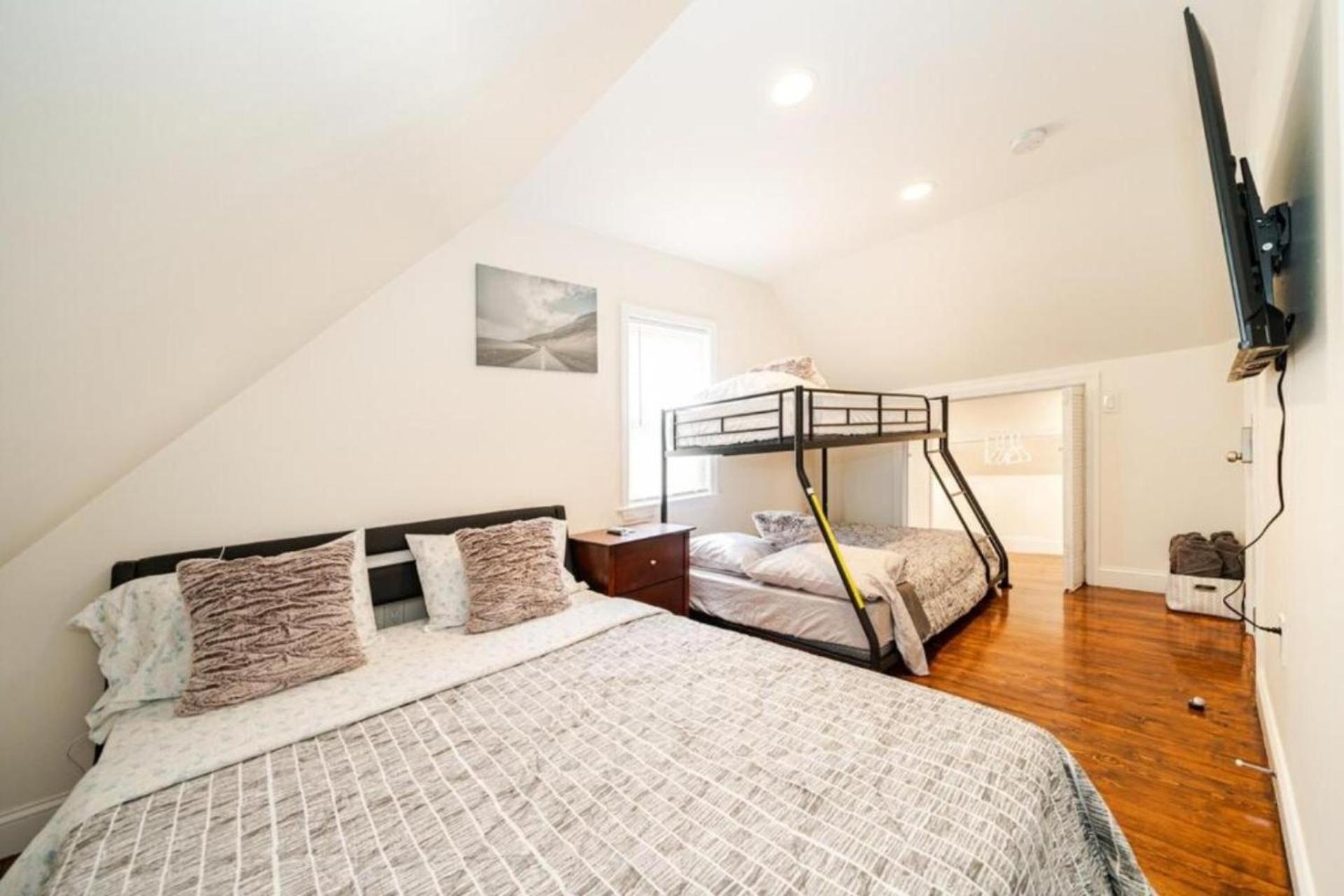 Comfortable 4br Getaway - Pet-friendly - Near I-93 & Red Line 988 *