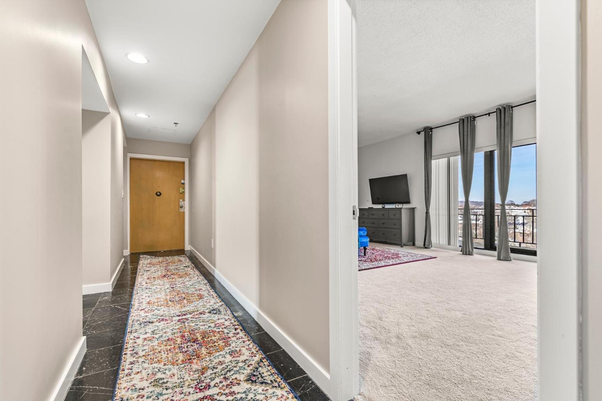 Luxury Massive Penthouse In Watertown *