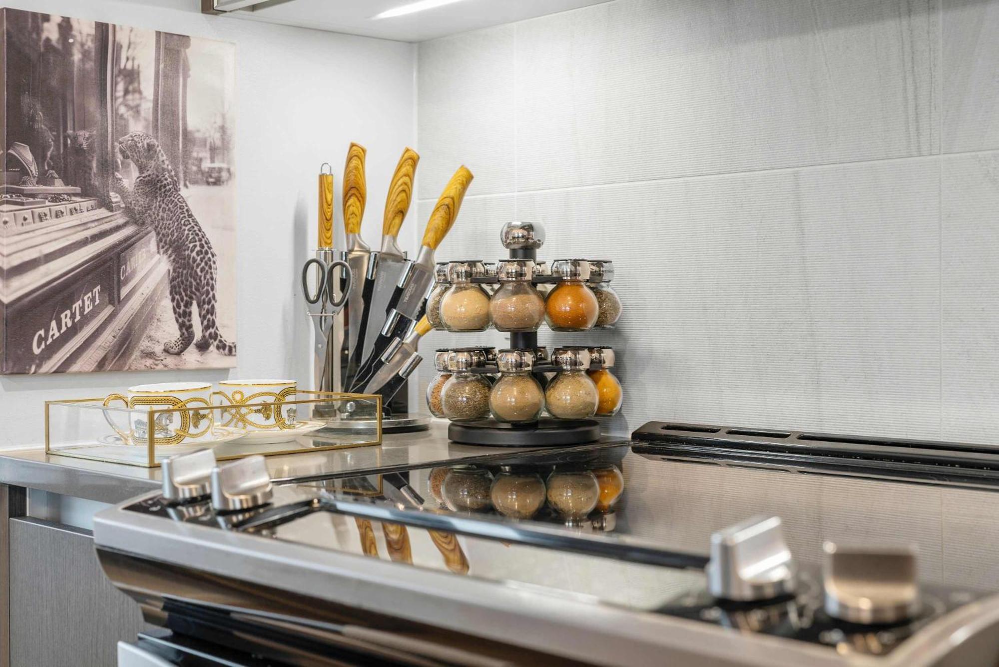 Apartment Elegant With Pool And Fitness Center Boston