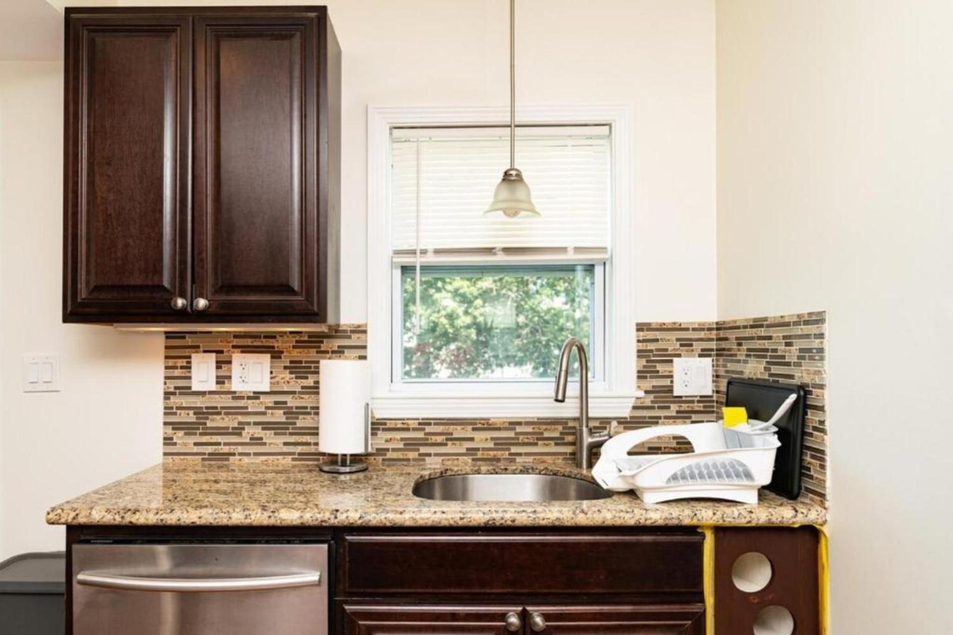 Apartment Comfortable 4br Getaway - Pet-friendly - Near I-93 & Red Line 988 *