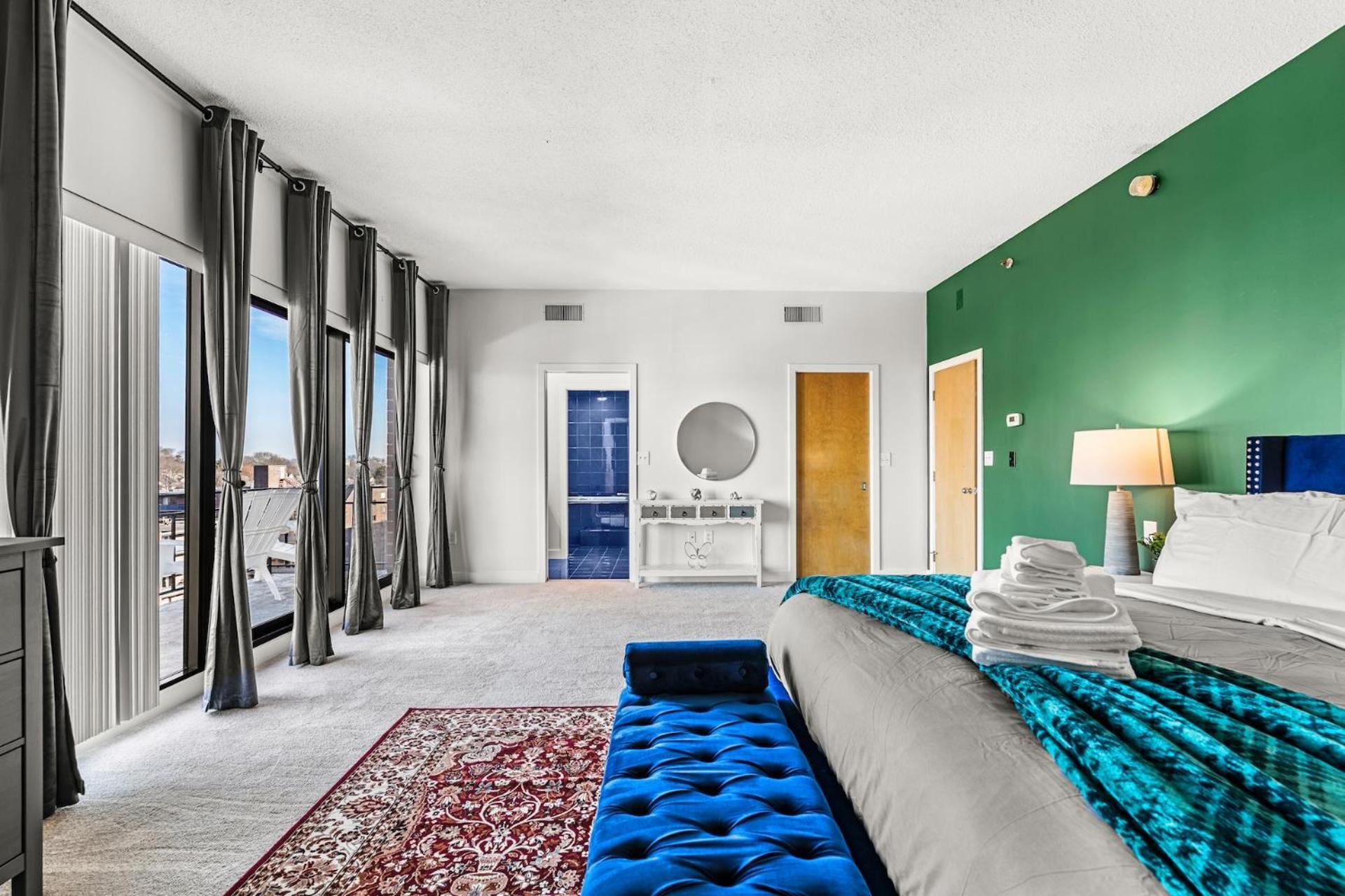 Luxury Massive Penthouse In Watertown *