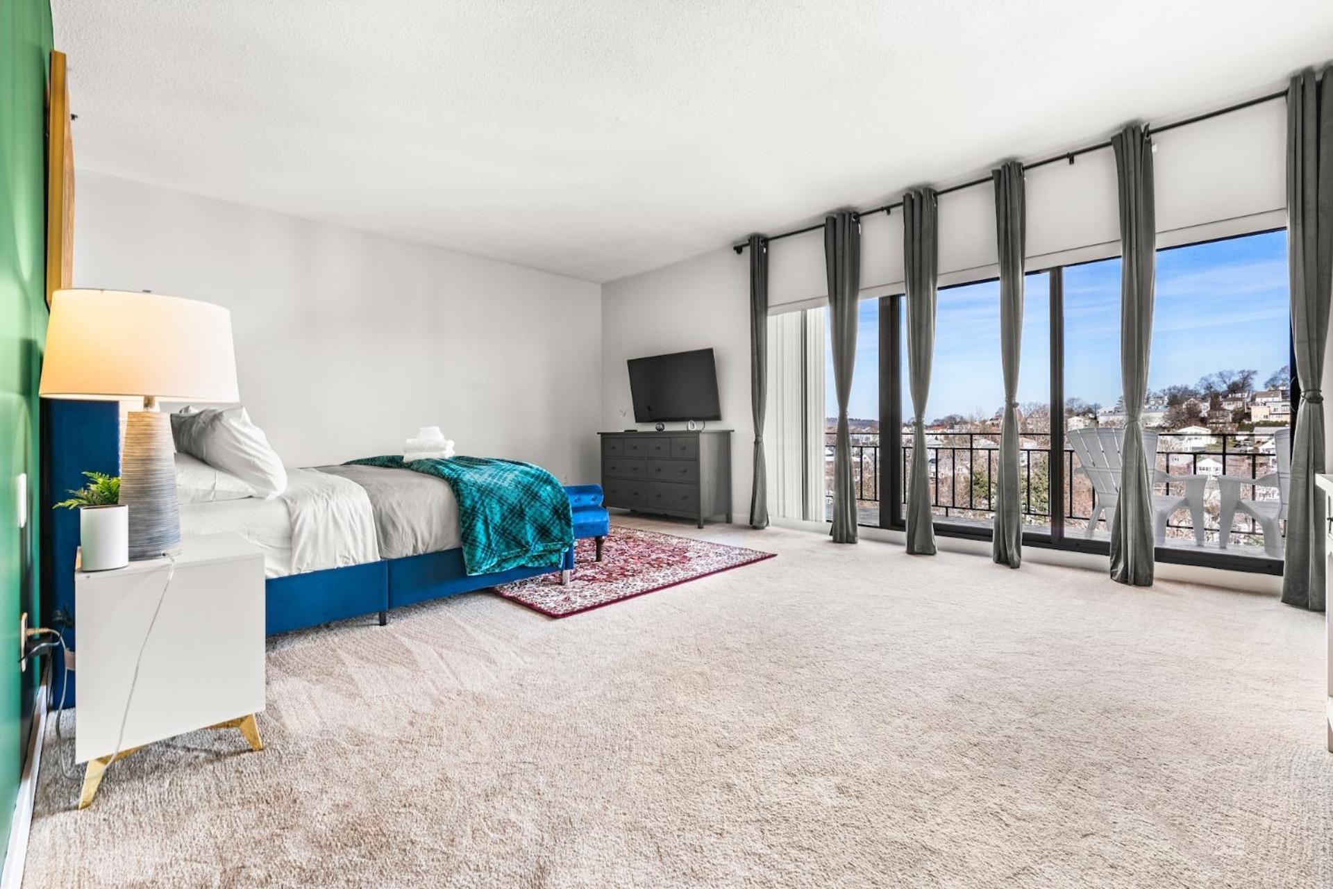 Luxury Massive Penthouse In Watertown *