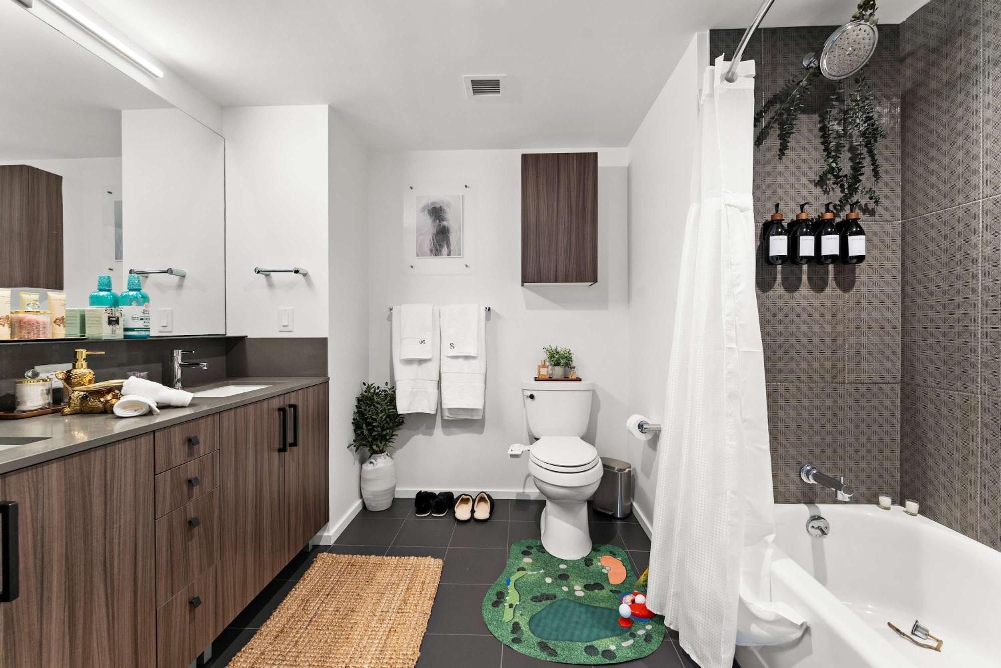 Cozy Family In With A Pool And Gym Apartment