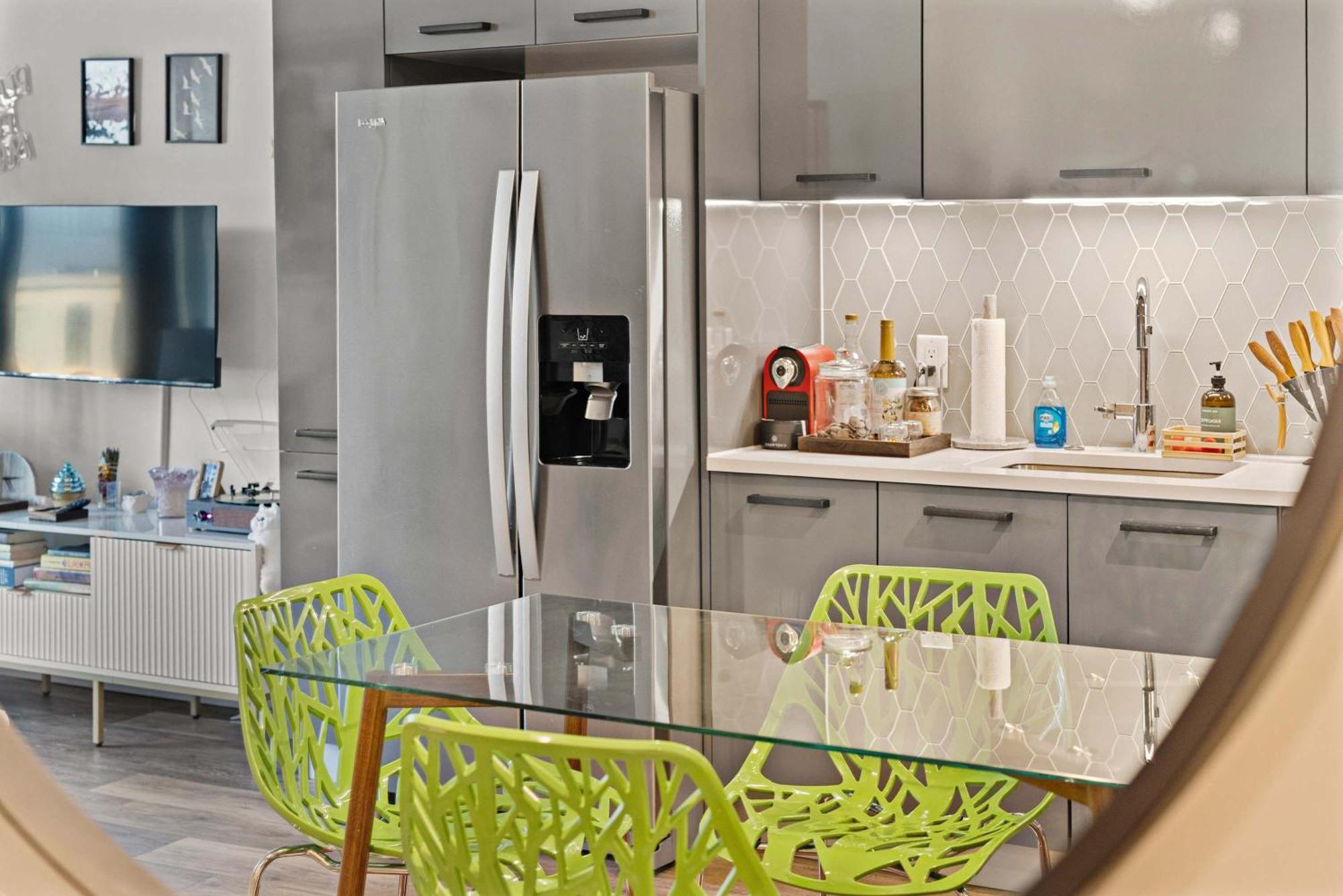 South End Family With Pool Gym & Downtown Yay Apartment *