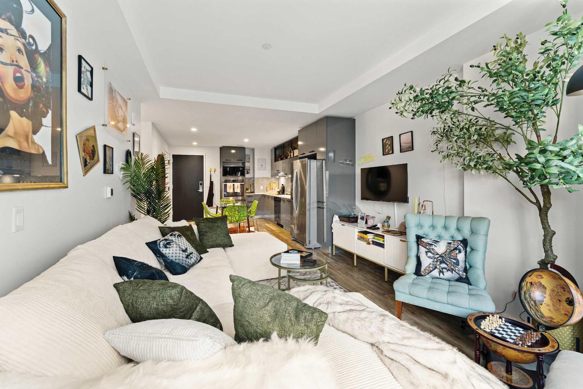 Apartment The Dazzling Two-bedroom Two-bath In Boston