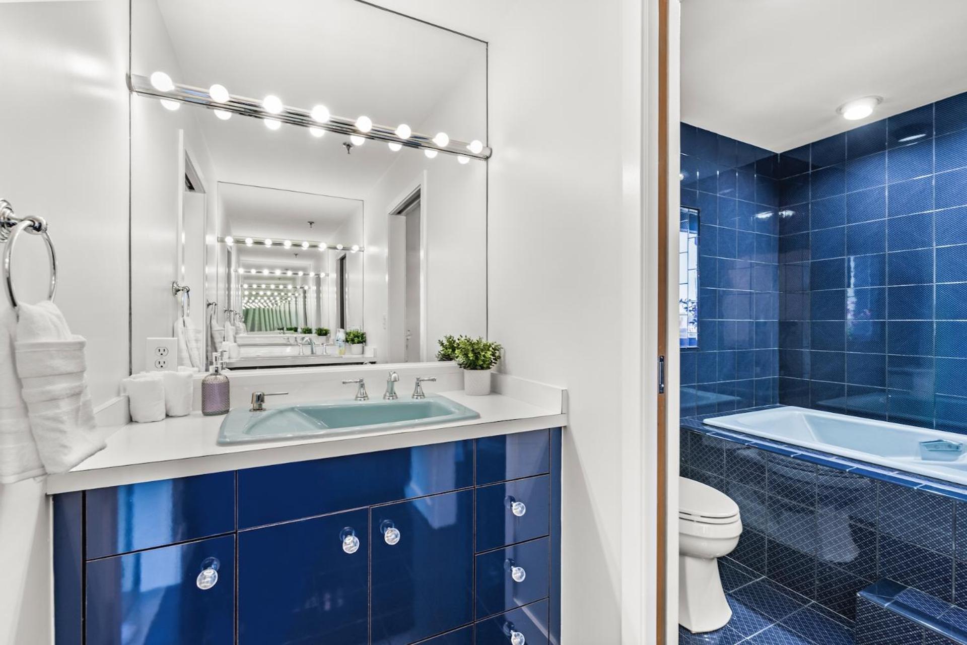 Luxury Massive Penthouse In Watertown * Boston