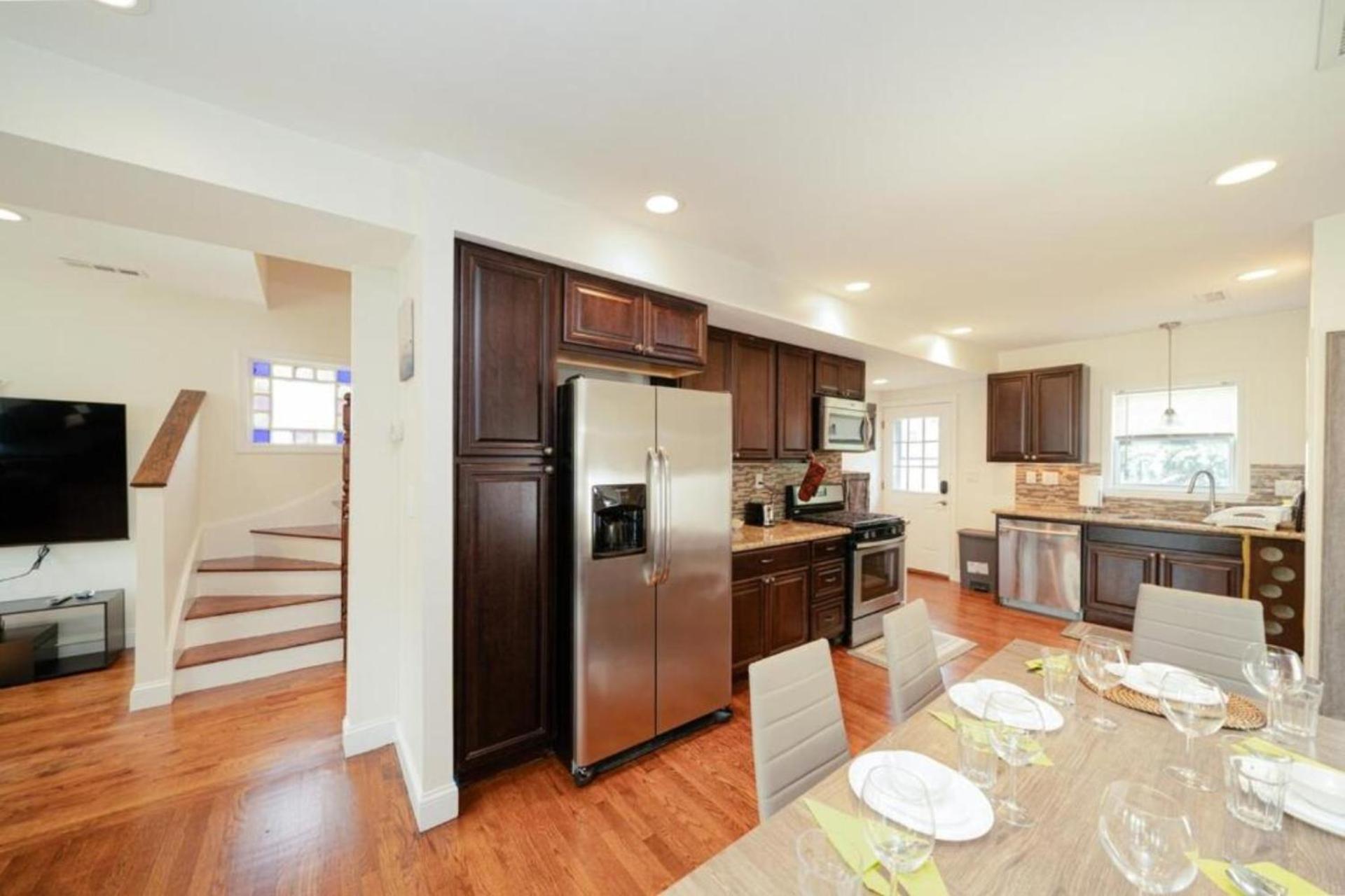 Apartment Comfortable 4br Getaway - Pet-friendly - Near I-93 & Red Line 988