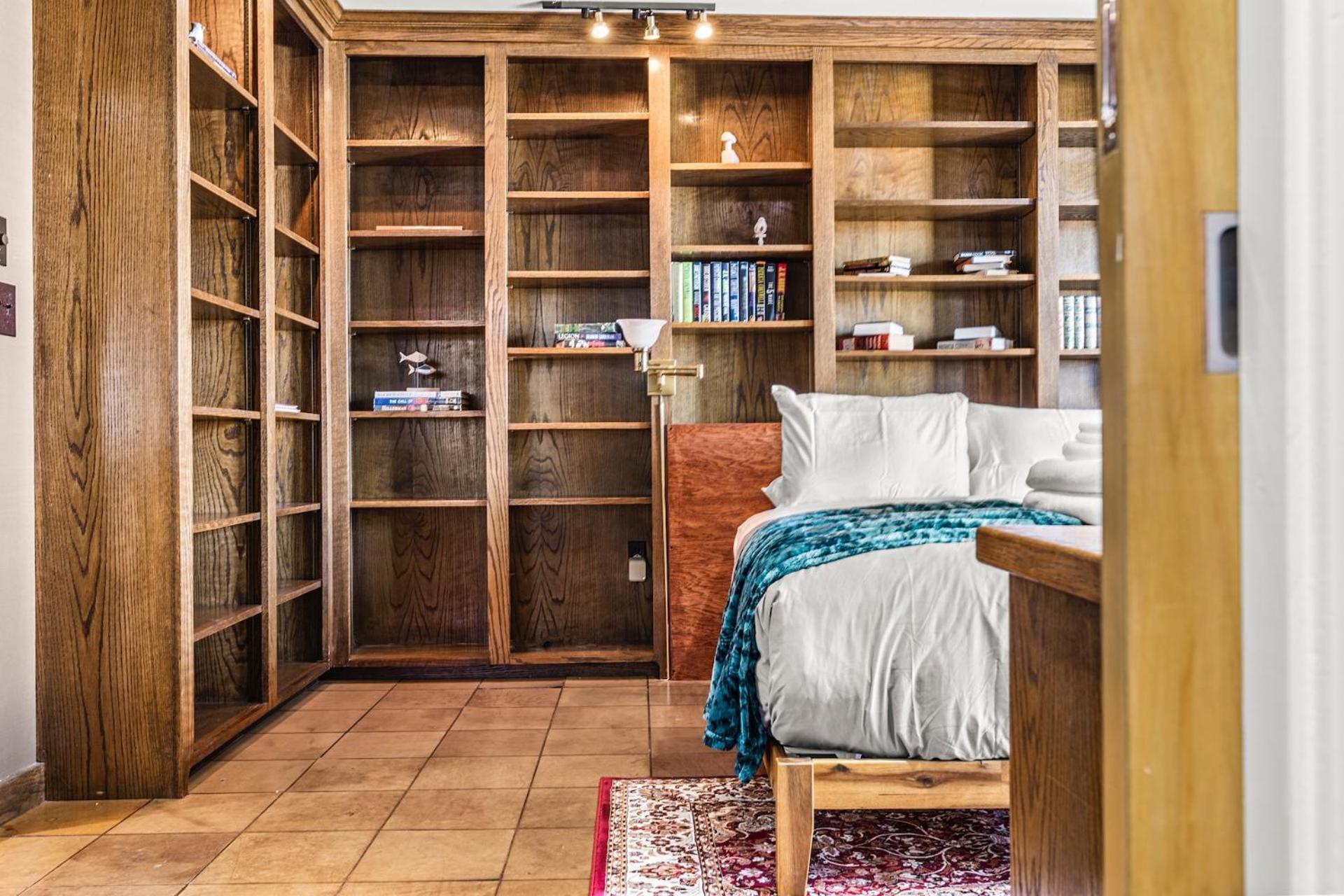 Luxury Massive Penthouse In Watertown * Boston