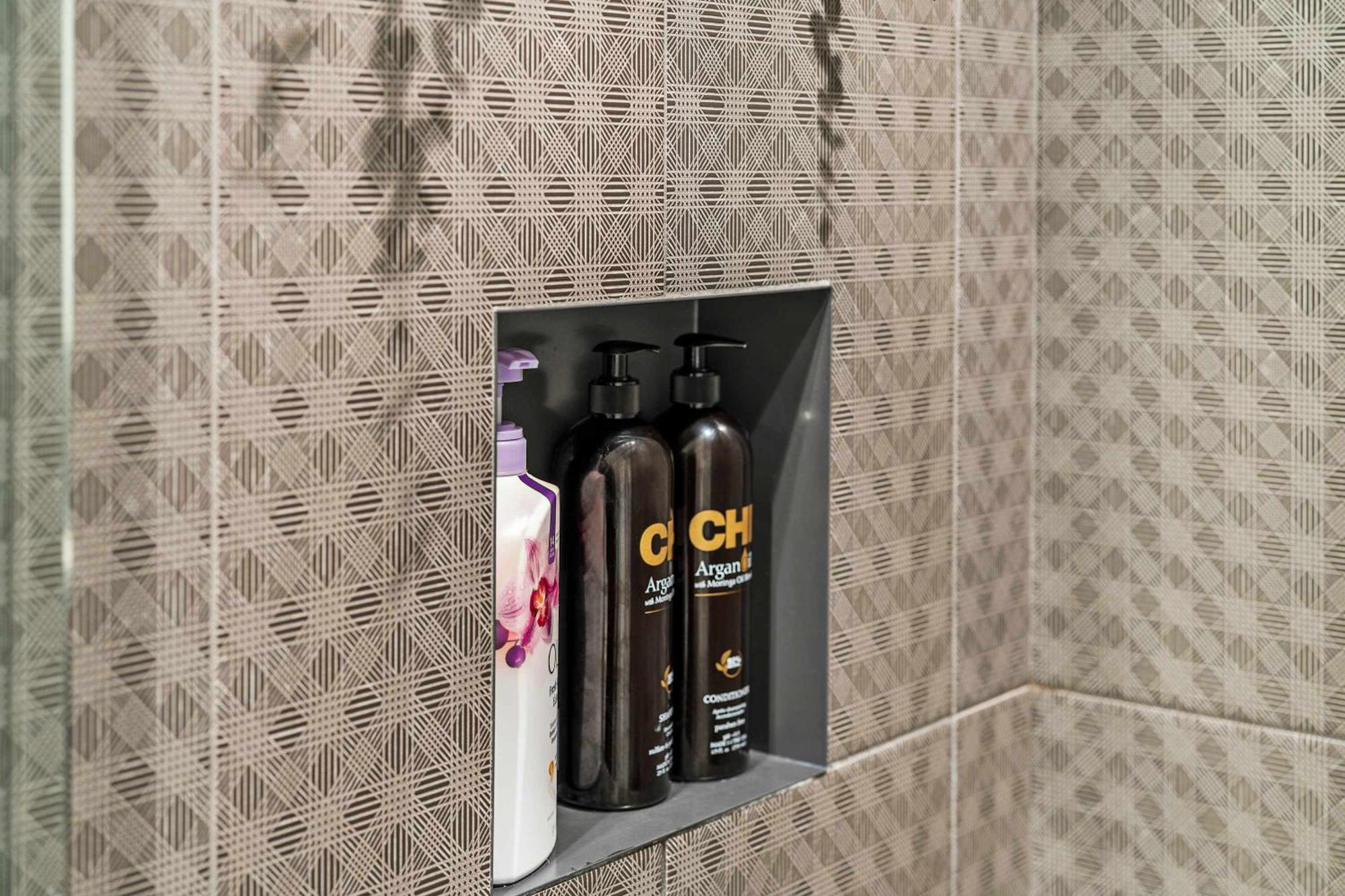 Family In With Pool Gym & Balcony - Perfect Apartment *