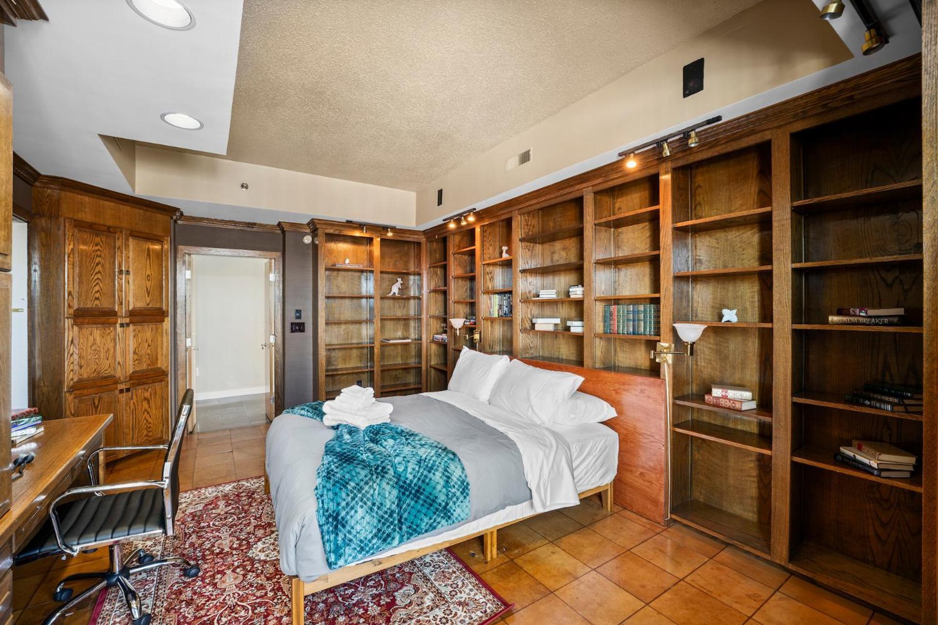 Apartment Luxury Massive Penthouse In Watertown *